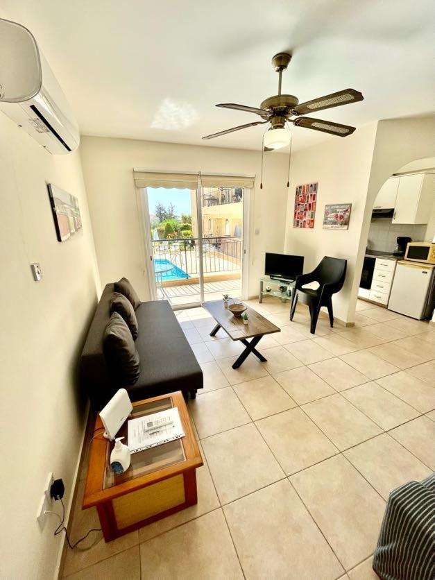 The Holiday Flat, Gateway To Desired Experiences เปเยีย ภายนอก รูปภาพ
