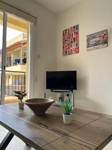 The Holiday Flat, Gateway To Desired Experiences เปเยีย ภายนอก รูปภาพ